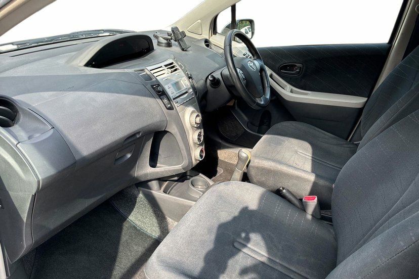 Toyota Yaris Hatchback Grey #10
