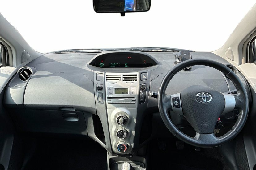 Toyota Yaris Hatchback Grey #5