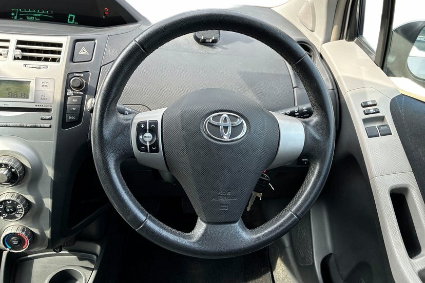 Toyota Yaris Hatchback Grey #8