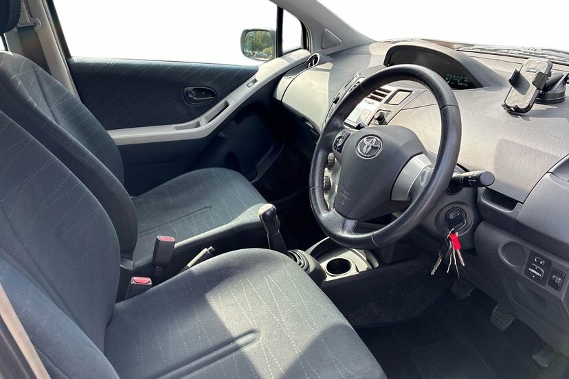 Toyota Yaris Hatchback Grey #11