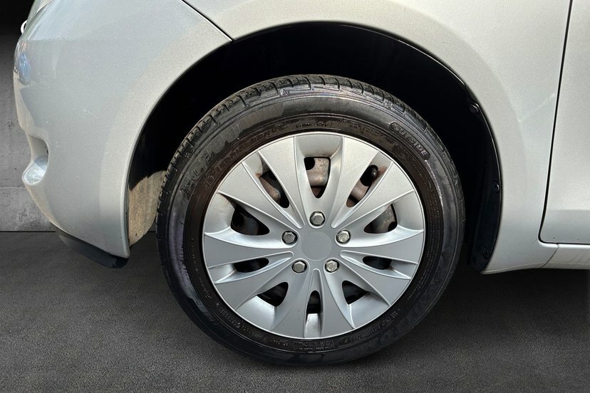 Toyota Yaris Hatchback Grey #18