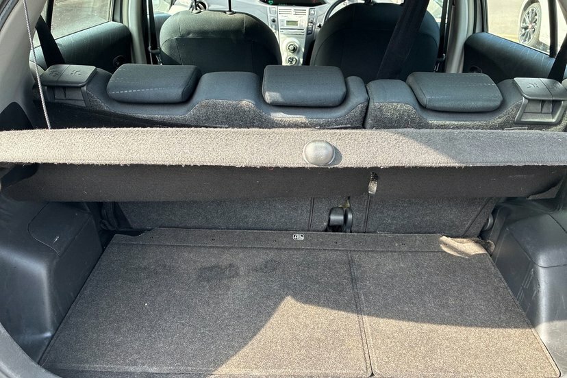 Toyota Yaris Hatchback Grey #14