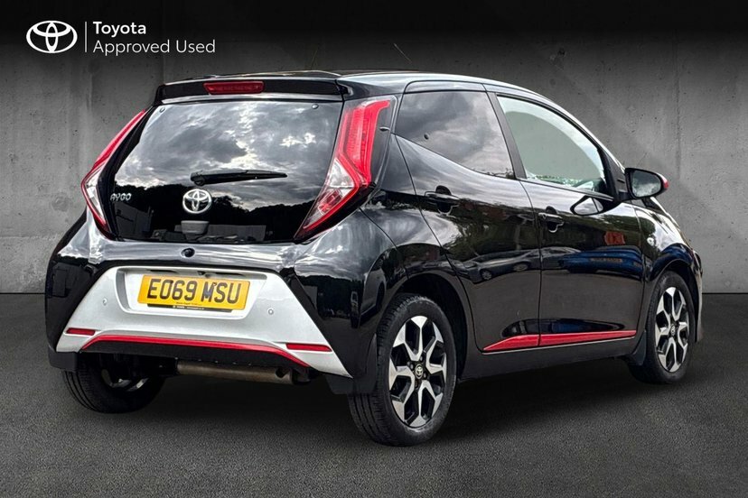 Toyota Aygo 1.0 Vvt-i X-trend Funroof X-shift 71 P Black #2