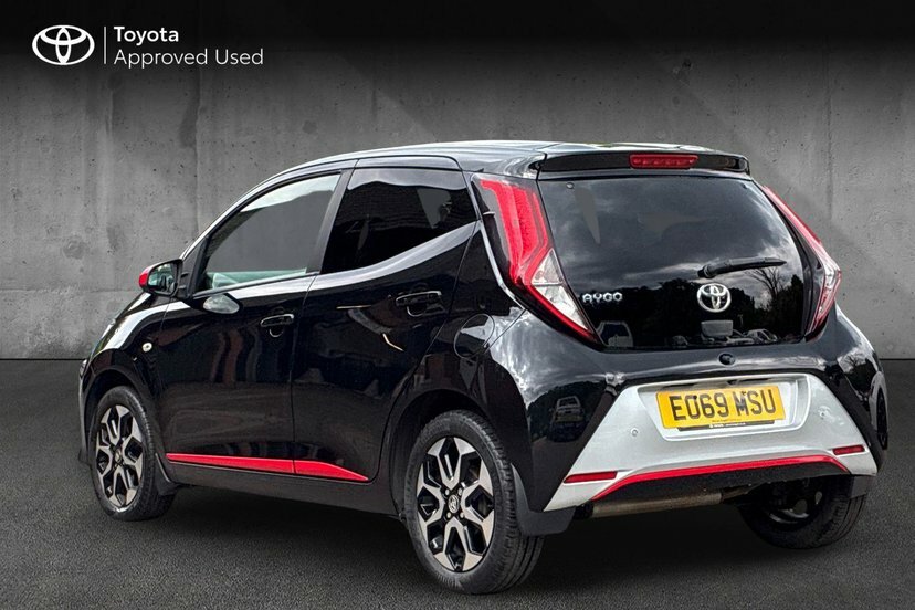 Toyota Aygo 1.0 Vvt-i X-trend Funroof X-shift 71 P Black #4