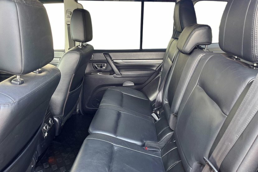 Mitsubishi Shogun 4X4 3.2 Di-dc Warrior 4Wd Swb 201212 Silver #10