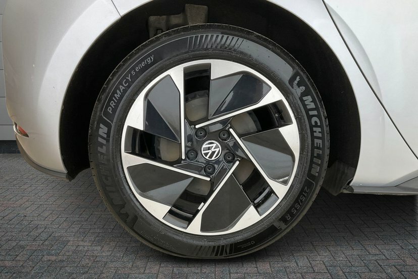 Volkswagen ID.3 Pro Performance 58Kwh Life Hatchback Black #5