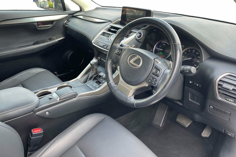 Lexus NX 2.5 300H Suv Hybrid E-cvt 4Wd 197 Ps White #6