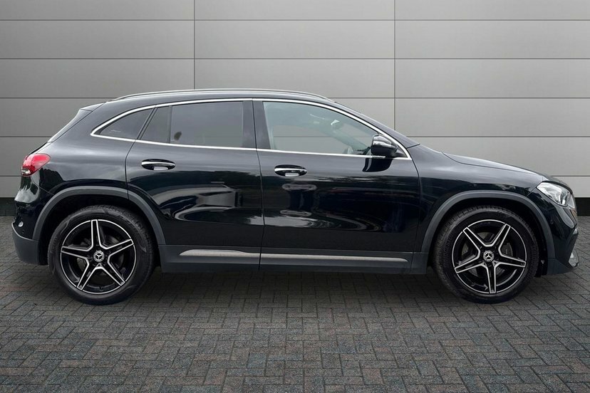 Mercedes-Benz GLA Class 1.3 Gla200 Amg Line Premium Suv 7G-dc Black #3