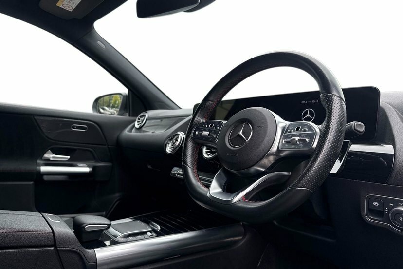 Mercedes-Benz GLA Class 1.3 Gla200 Amg Line Premium Suv 7G-dc Black #5
