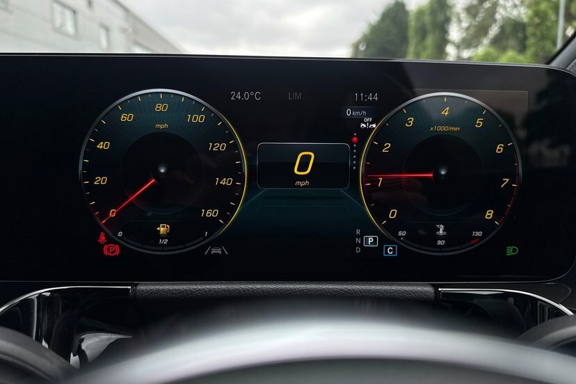 Mercedes-Benz GLA Class 1.3 Gla200 Amg Line Premium Suv 7G-dc Black #6