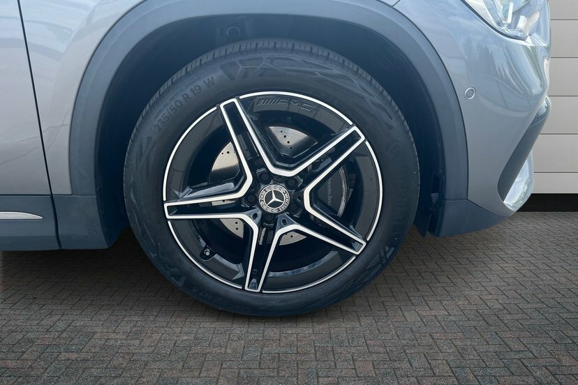Mercedes-Benz GLA Class Gla200 Amg Line Executive LN23KXC Grey #4