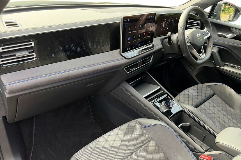 Volkswagen Tiguan 1.5 Etsi Mhev R-line Suv Hybrid Dsg 15 AE26UOD Grey #2