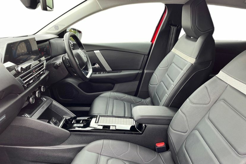 Citroen C4 1.2 Puretech Shine Plus Hatchback Eat8 Red #4