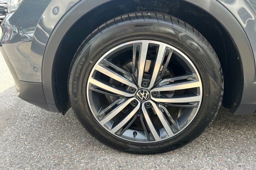 Volkswagen Tiguan Active Red #42