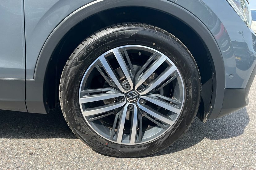Volkswagen Tiguan Active Red #41