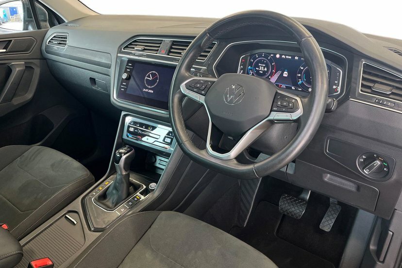 Volkswagen Tiguan Active Red #6