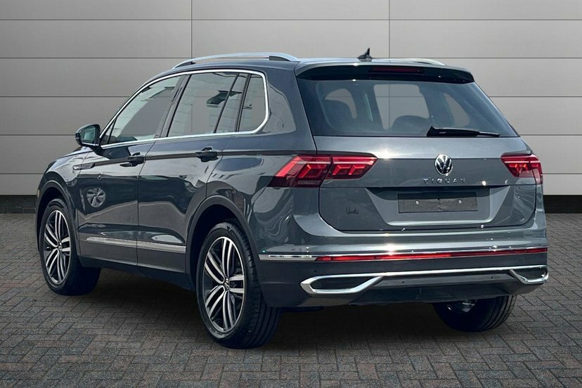 Volkswagen Tiguan Active Red #3