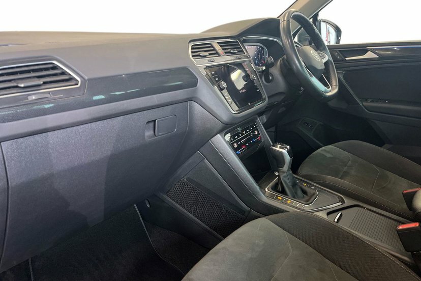 Volkswagen Tiguan Active Red #2