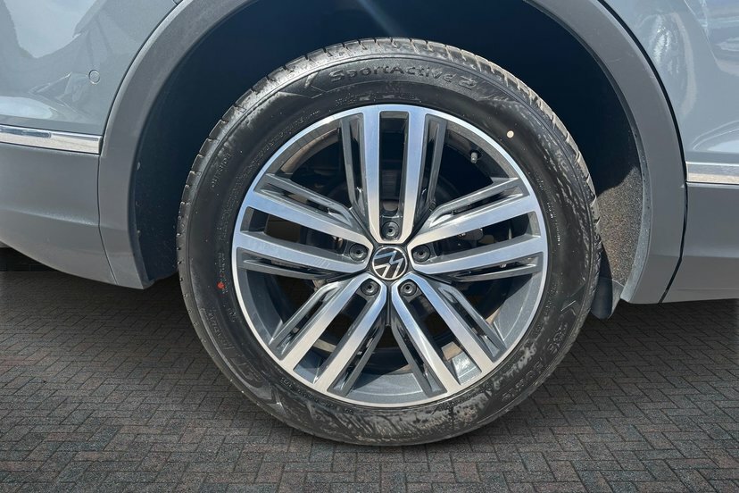 Volkswagen Tiguan Active Red #5