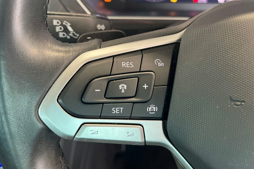 Volkswagen Tiguan Active Red #24