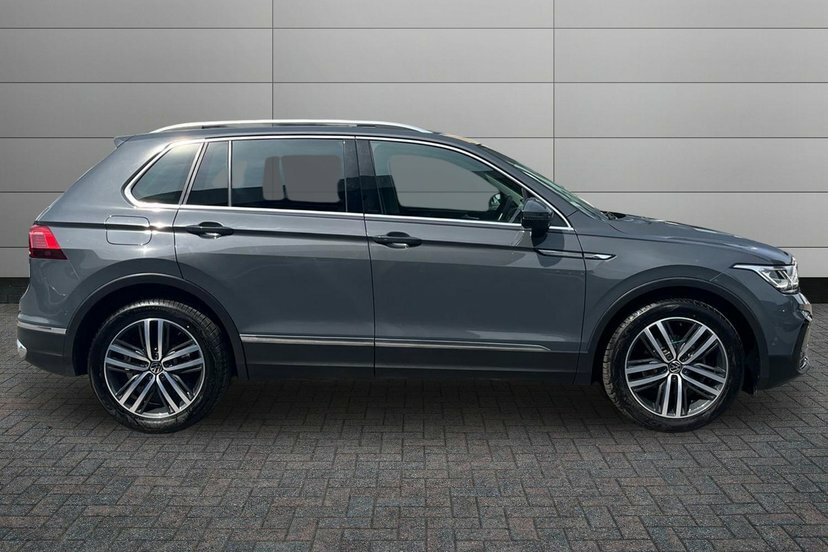 Volkswagen Tiguan Active Red #4