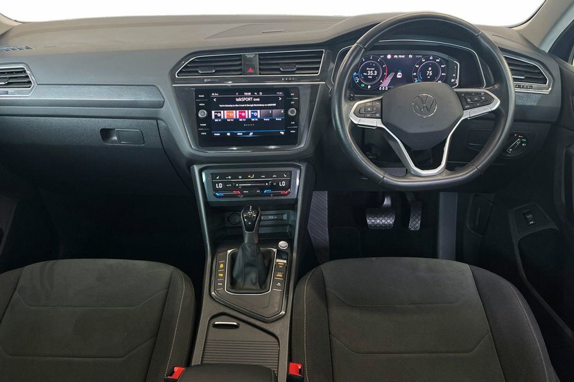 Volkswagen Tiguan Active Red #11