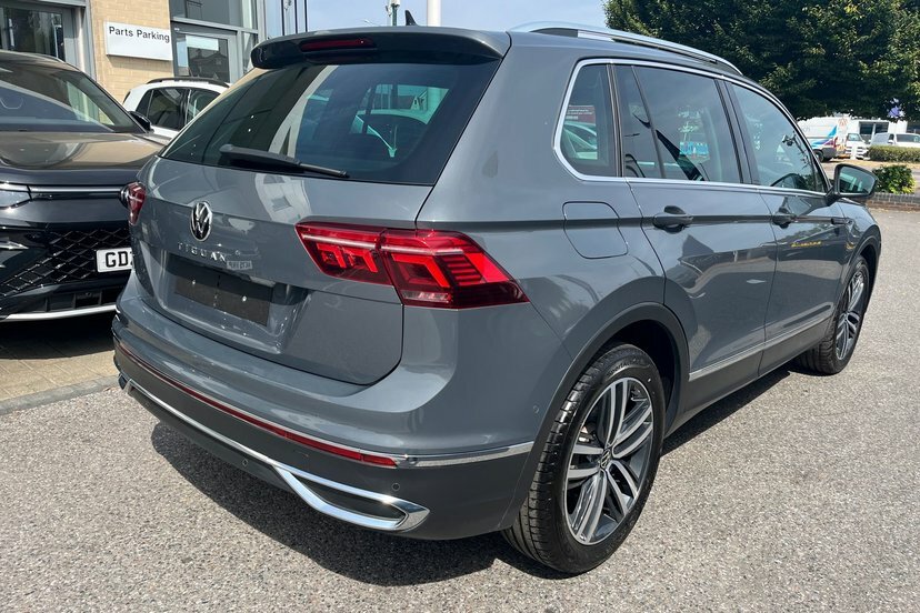 Volkswagen Tiguan Active Red #40