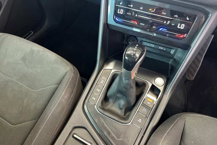 Volkswagen Tiguan Active Red #15