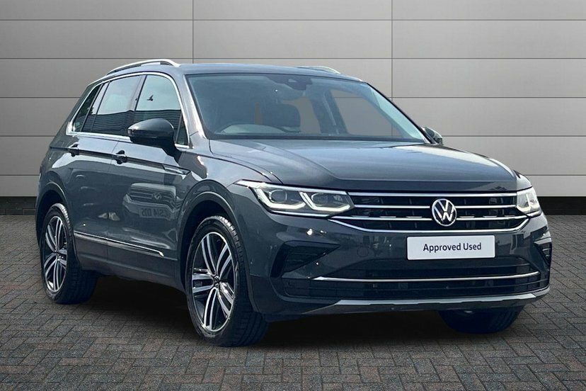 Volkswagen Tiguan Active Red #1