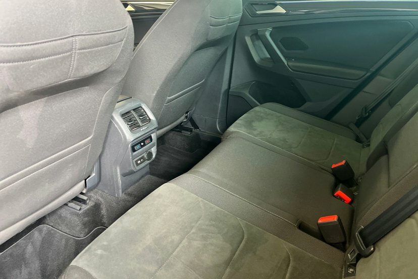 Volkswagen Tiguan Active Red #30