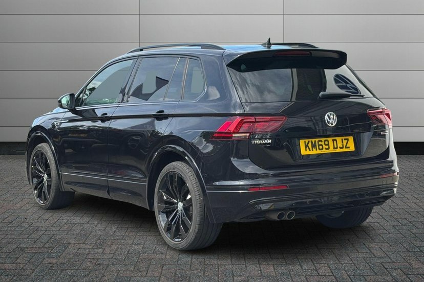 Volkswagen Tiguan 2.0 Tdi R-line Tech Suv Dsg 4Motion 19 KM69DJZ Black #3