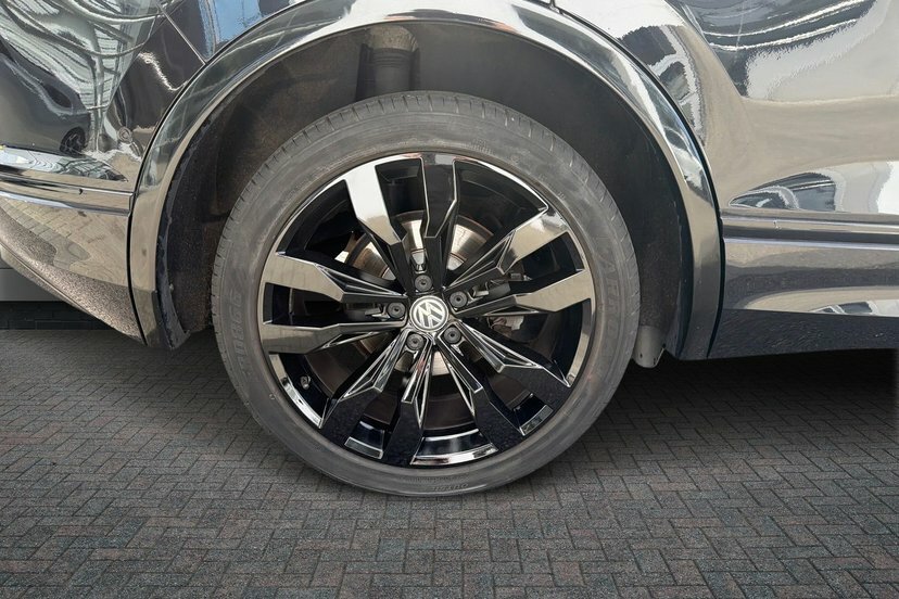 Volkswagen Tiguan 2.0 Tdi R-line Tech Suv Dsg 4Motion 19 KM69DJZ Black #5