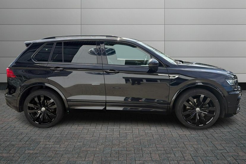Volkswagen Tiguan 2.0 Tdi R-line Tech Suv Dsg 4Motion 19 KM69DJZ Black #4