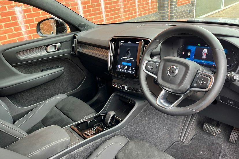 Volvo XC40 2.0 B3p Ultimate Dark Black #29