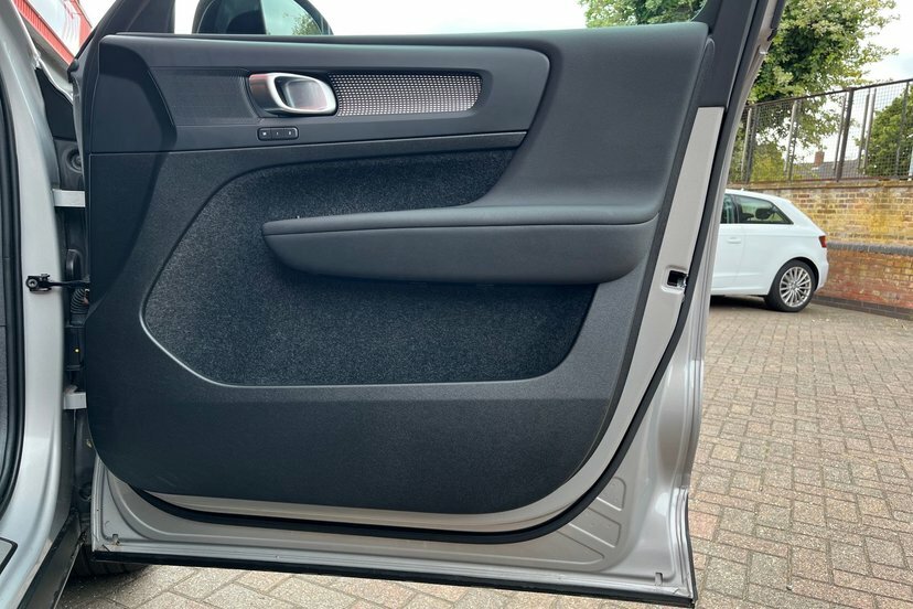 Volvo XC40 2.0 B3p Ultimate Dark Black #11