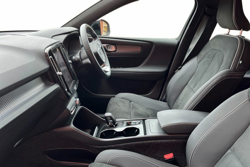 Volvo XC40 2.0 B4 Mhev Plus Dark Suv Hybrid Dct Au Silver #2