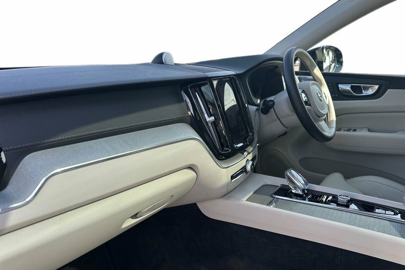 Volvo XC60 2.0H T8 Recharge 18.8Kwh Ultimate Dark Suv Pet Blue #2