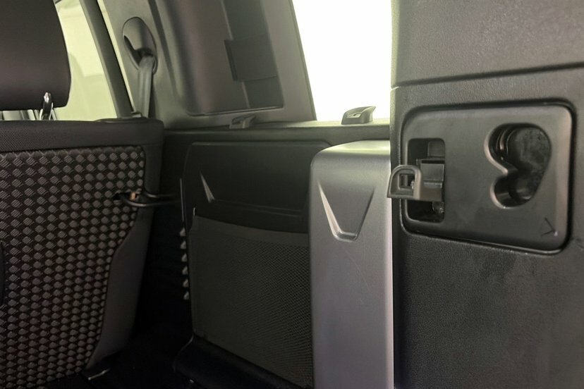 Land Rover Defender 110 P400e X-dynamic Hse Black #27