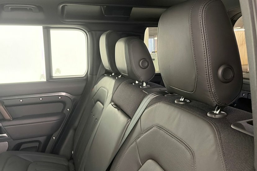 Land Rover Defender 110 P400e X-dynamic Hse Black #38