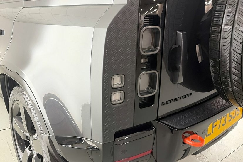 Land Rover Defender 110 P400e X-dynamic Hse Black #41