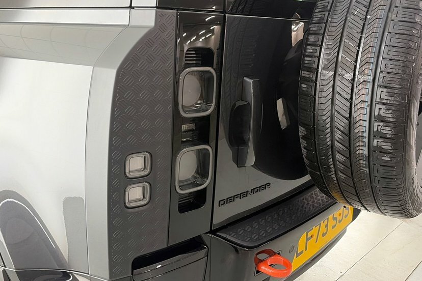 Land Rover Defender 110 P400e X-dynamic Hse Black #19