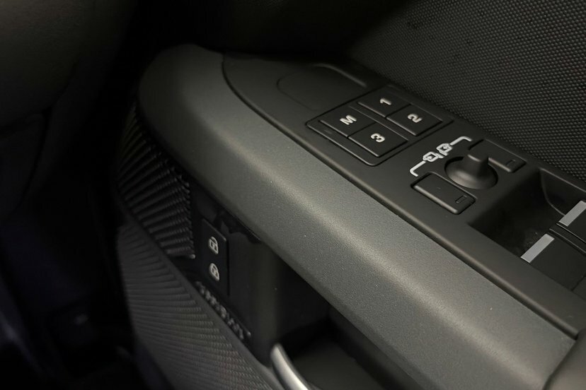Land Rover Defender 110 P400e X-dynamic Hse Black #25