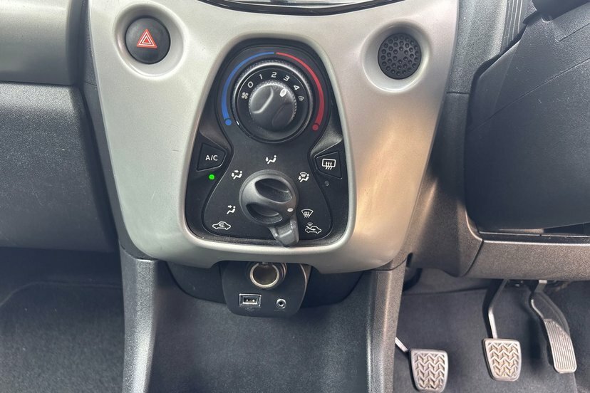 Peugeot 108 Hatchback 1.0 Vti Active 201464 Red #18