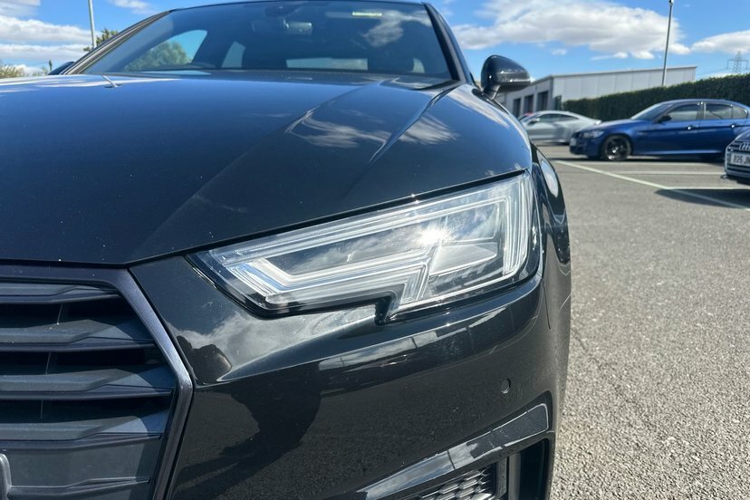 Audi A4 2.0 Tdi 190 Quattro Black Edition S Tronic White #25