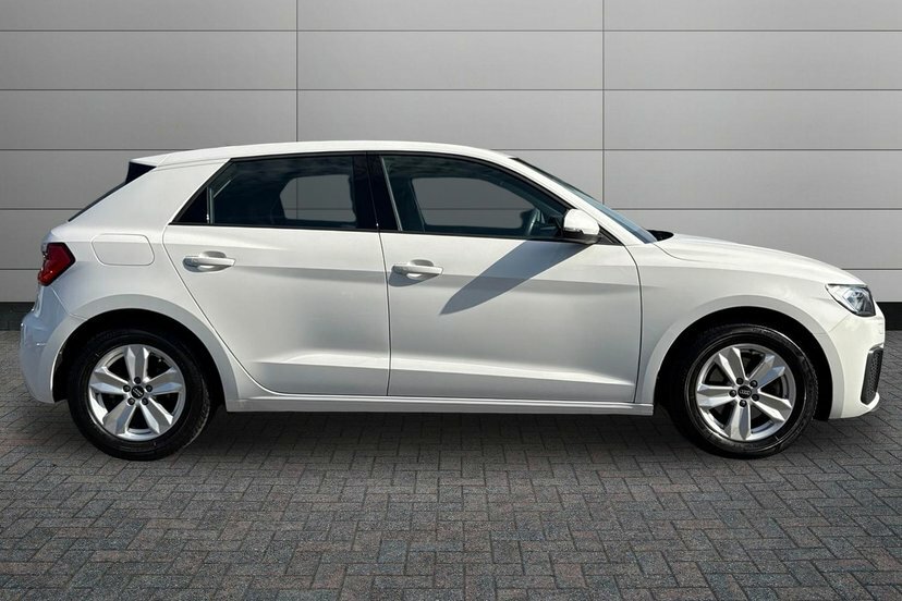 Audi A1 1.0 Tfsi 30 Technik Sportback S Tronic White #4