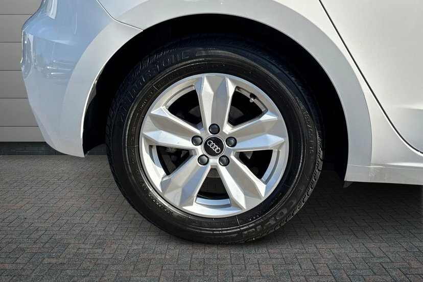 Audi A1 1.0 Tfsi 30 Technik Sportback S Tronic White #5