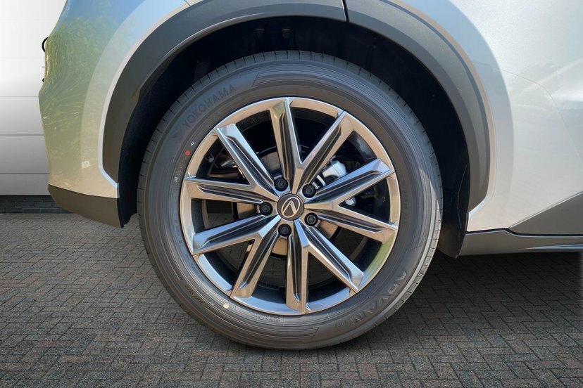 Lexus LBX 1.5 Vvt-ie Premium Plus Suv Hybrid E-cv Silver #5