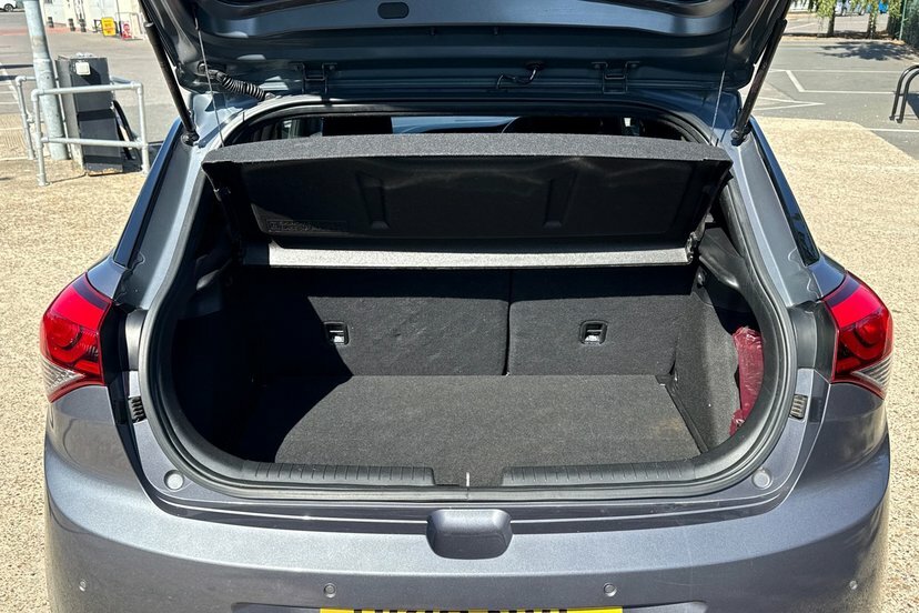 Hyundai I20 1.2 Se White #9