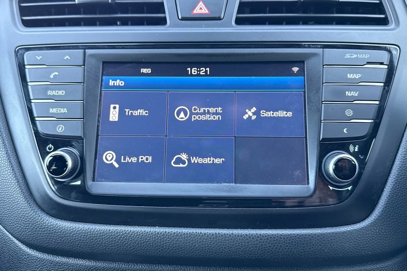 Hyundai I20 1.2 Se White #18