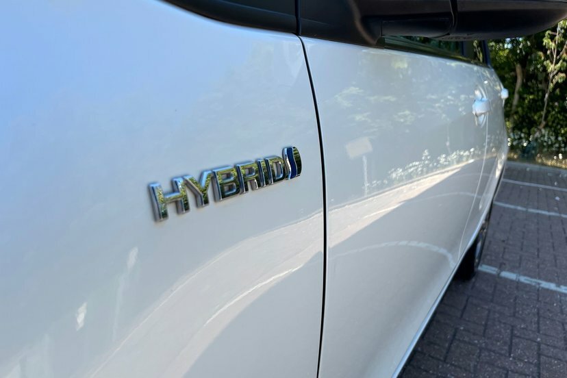 Toyota Yaris Hatchback White #30